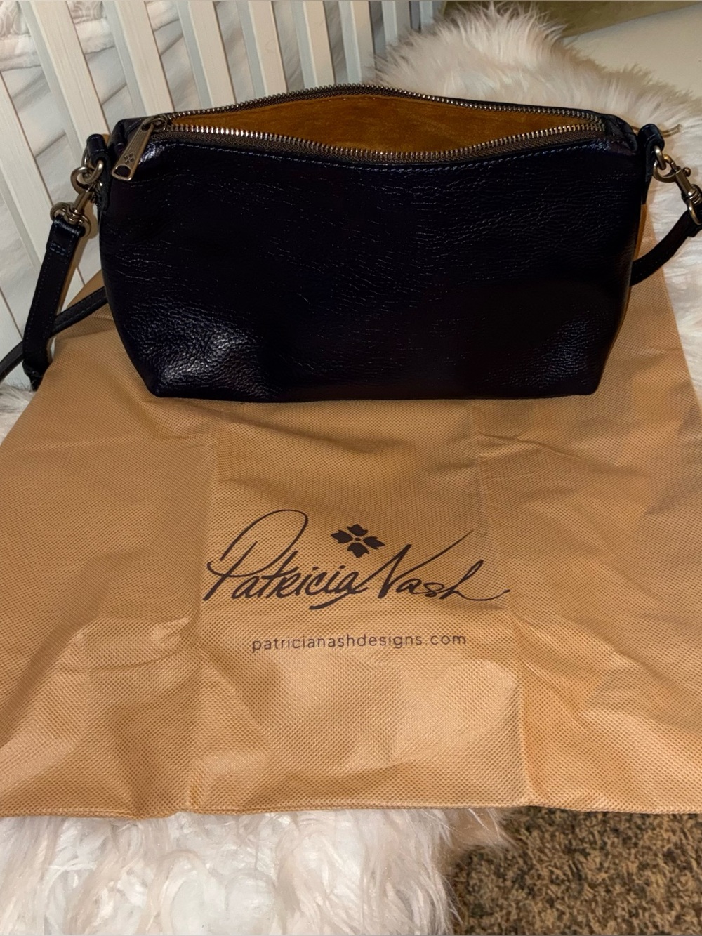 Like New Patricia Nash Classic Navy Leather Cross body Bag - Picture 6 of 16